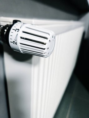 Termostat kontrollü beyaz radyatör