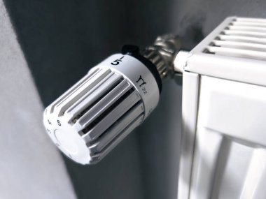 Kontrol cihazlı beyaz duvar radyatörü