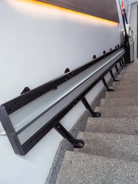 Tekerlekli sandalye için engelli asansörü