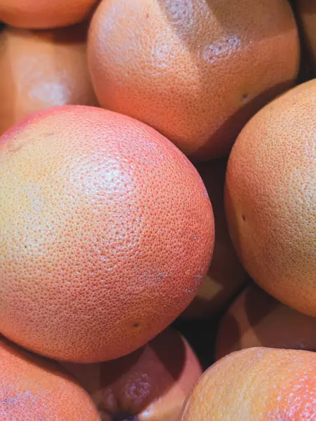 Canlı narenciye arkaplanı olarak taze greyfurtlar