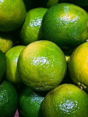 Taze yeşil limon yakın plan