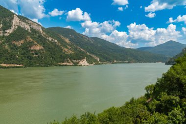 Sırbistan-Romanya sınırındaki Cerdap ulusal parkında Tuna Nehri.