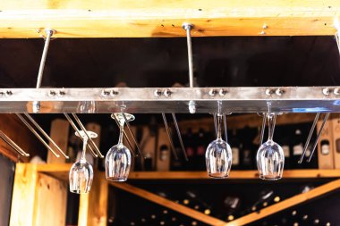 Sırbistan 'ın Novi Sad kentinde güneşli bir sabahta rahat bir açık hava kafesi