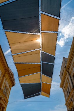 Macaristan 'ın Szeged şehrinde renkli güneşlik..
