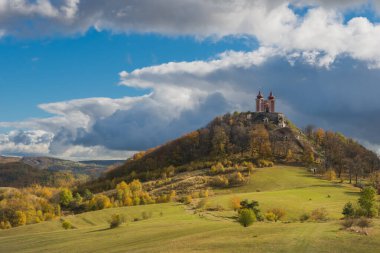 Sonbaharda Banska Stiavnica, Barok Calvary, Slovakya, Banska Stiavnica UNESCO 'nun tarihi kenti