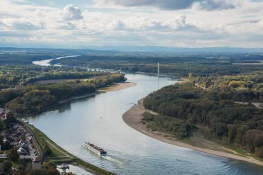 Tuna Nehri, Hainburg yakınlarındaki Donau Nehri an der Donau, güzel sonbahar manzarası, Avusturya