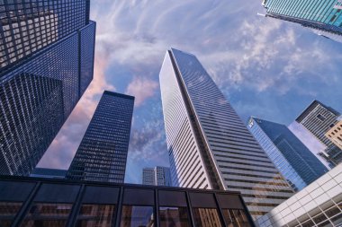 Toronto, Kanada, 5 Ağustos 2022. Bir yerde ticari kuleler kümesi
