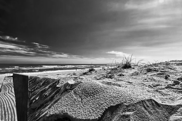 Δύσκολη Μέρα Στην Παραλία Μαύρα Σύννεφα Στον Ορίζοντα Assateague Usa — Φωτογραφία Αρχείου