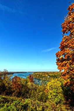 Mükemmel mavi gökyüzü ve Niagara nehri, Niagara Şelalesi, on, Kanada