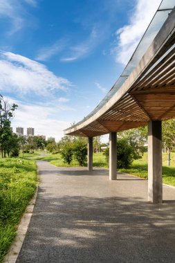 Tren istasyonunda bisikletli park yeri