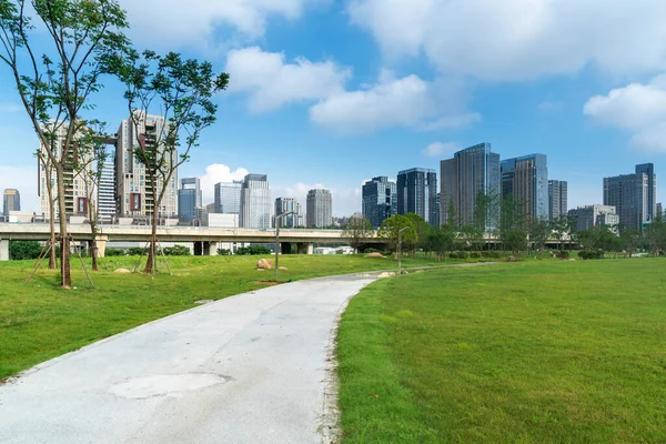 Parque Ciudad Con Fondo Del Edificio Moderno Shangai —  Fotos de Stock