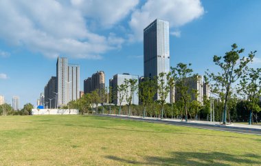 Şangay 'da modern bina geçmişi olan şehir parkı.