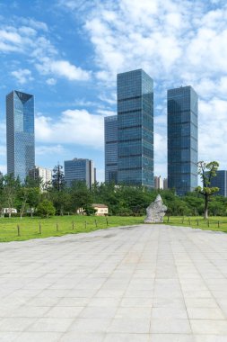 Şangay 'da modern bina geçmişi olan şehir parkı.