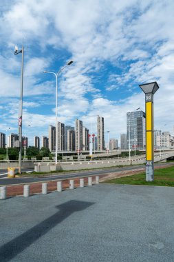 Şangay 'da trafik sıkışıklığında şehir otoyolu kavşağı.