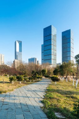 Şangay 'da modern bina geçmişi olan şehir parkı.