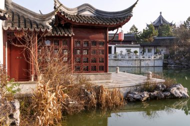 Jiangnan tarzında geleneksel bir bahçe.