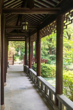 Çin 'deki klasik mimari koridoru.