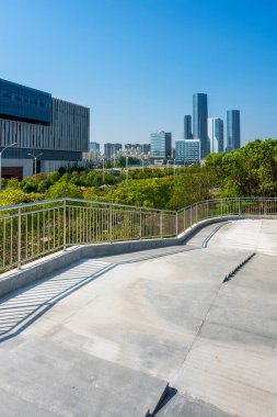 Şehrin kare platformu ve panoramik manzarası