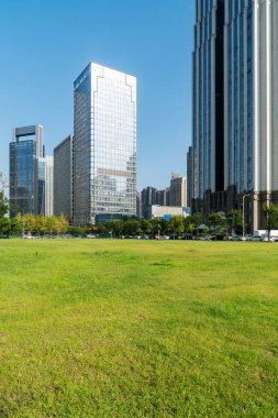 Şangay 'da modern bina geçmişi olan şehir parkı.