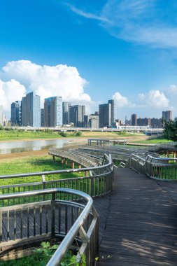 Şehrin gündüz görüntüsü ufuk çizgisi