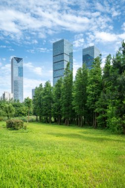 Şangay 'da modern bina geçmişi olan şehir parkı.