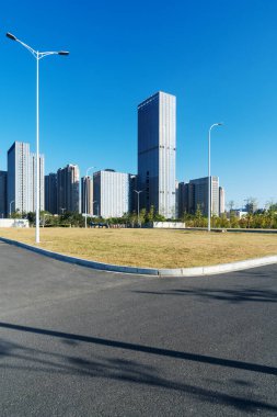 Şangay 'da modern bina geçmişi olan şehir parkı.