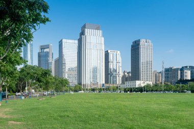 Şangay 'da modern bina geçmişi olan şehir parkı.