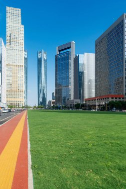 Şangay 'da modern bina geçmişi olan şehir parkı.