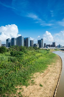 Şehrin gündüz görüntüsü ufuk çizgisi