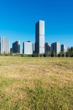 Şangay 'da modern bina geçmişi olan şehir parkı.