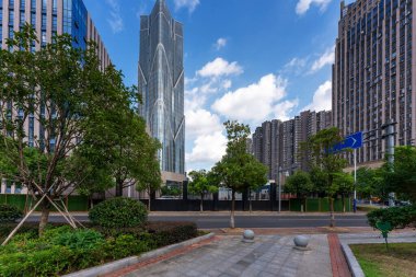 Şangay 'da modern bina geçmişi olan şehir parkı.