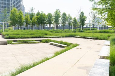 Bahar Parkı ve modern şehir