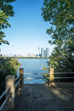 Çin 'deki Lakeside modern ofis binası