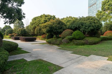 Şangay 'da modern bina geçmişi olan şehir parkı.