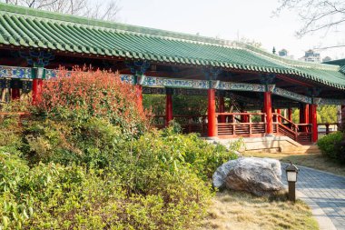 Çin 'deki klasik mimari koridoru.