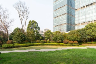 Şangay 'da modern bina geçmişi olan şehir parkı.