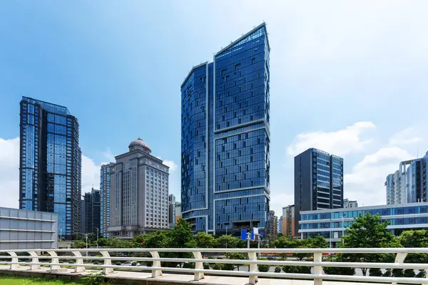 Şehrin gündüz görüntüsü ufuk çizgisi