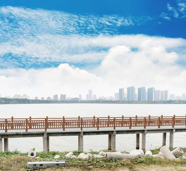 Çin 'deki Lakeside modern ofis binası