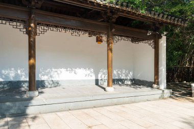 Çin 'deki klasik mimari koridoru.