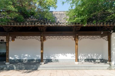 Çin 'deki klasik mimari koridoru.