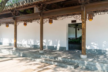 Çin 'deki klasik mimari koridoru.