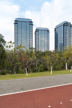 Modern şehirde yürüyüş yolu