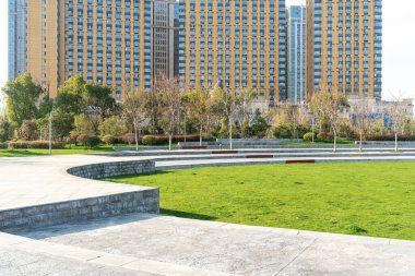 Şangay 'da modern bina geçmişi olan şehir parkı.