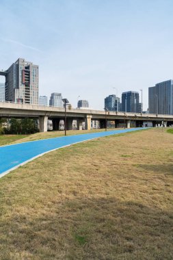 Şehrin gündüz görüntüsü ufuk çizgisi