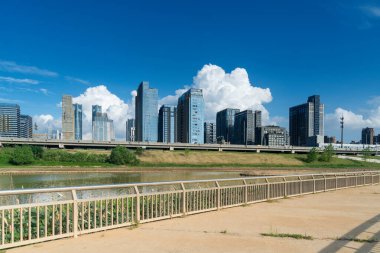 Çin 'deki Lakeside modern ofis binası