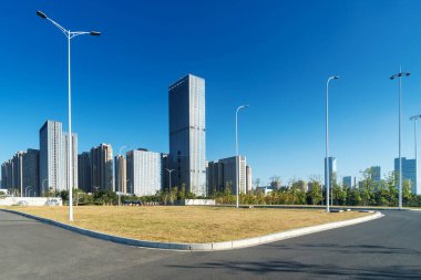 Şangay 'da modern bina geçmişi olan şehir parkı.