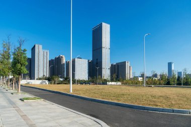 Şangay 'da modern bina geçmişi olan şehir parkı.