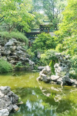 Jiangnan tarzında geleneksel bir bahçe.