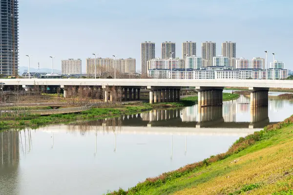 Çin 'deki Lakeside modern ofis binası