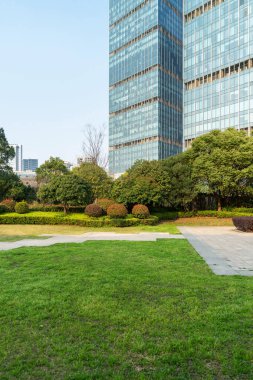 Şangay 'da modern bina geçmişi olan şehir parkı.